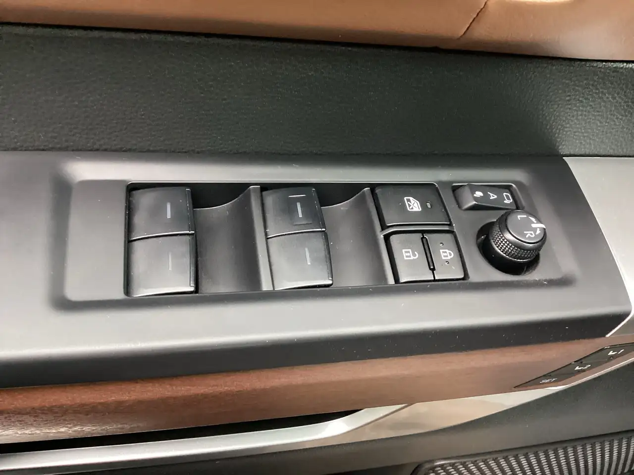 Toyota Tundra снимка Toyota Tundra