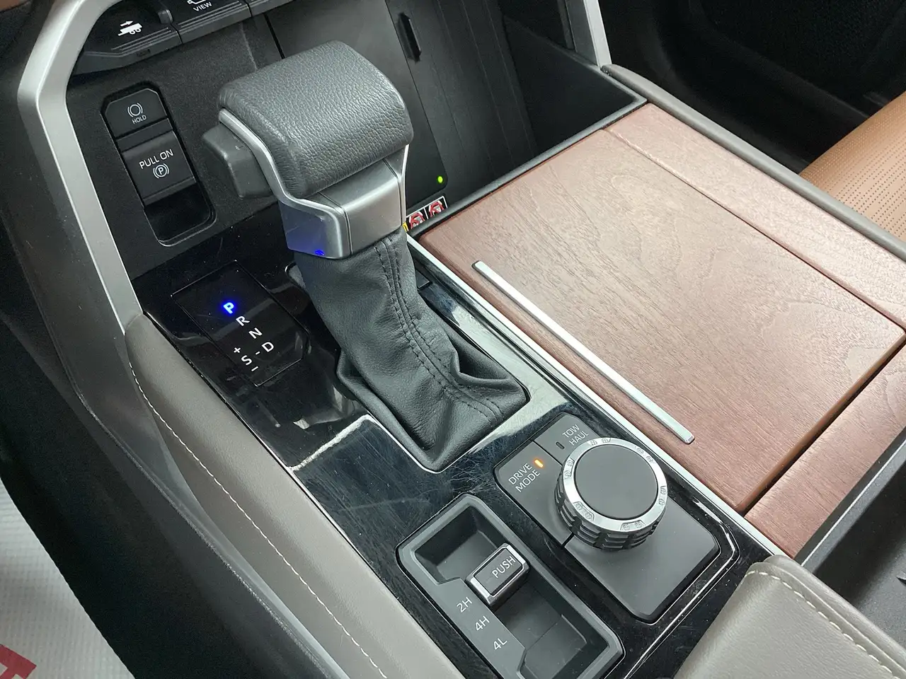 Toyota Tundra снимка Toyota Tundra