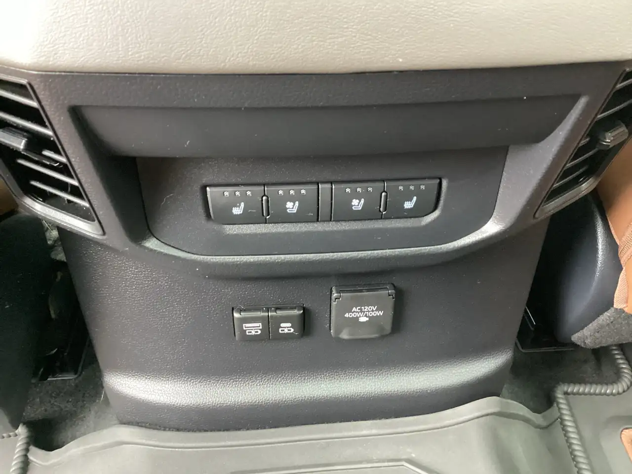 Toyota Tundra снимка Toyota Tundra