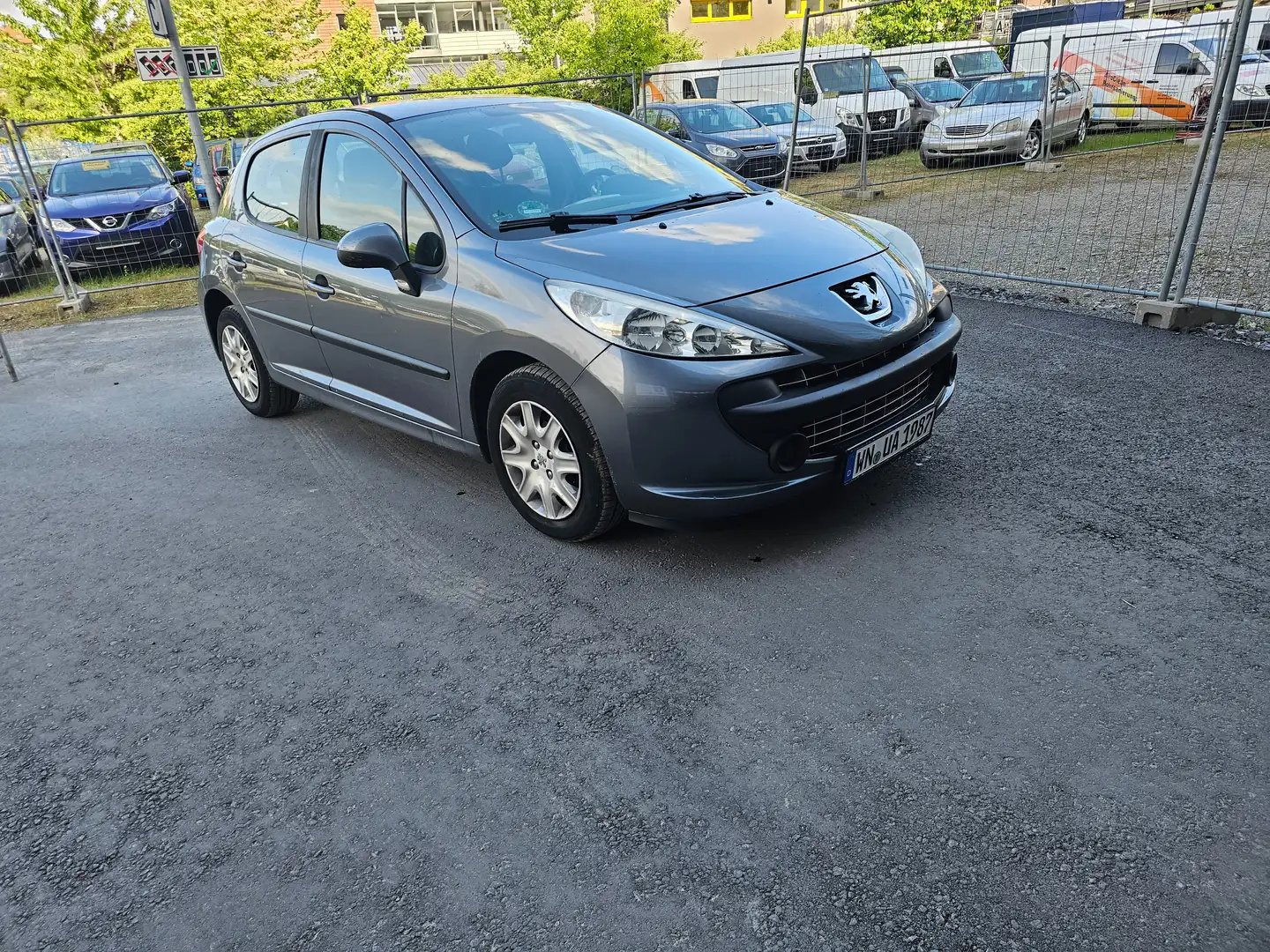 Peugeot 207 Tendance Grau - 1