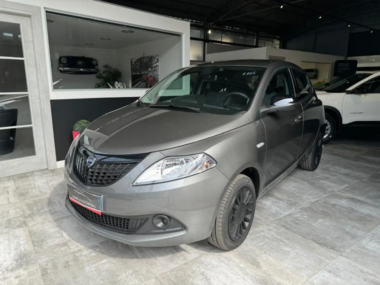 Lancia Ypsilon 1.0 Hybrid 70CV SILVER PREZZO REALE Grijs - 1