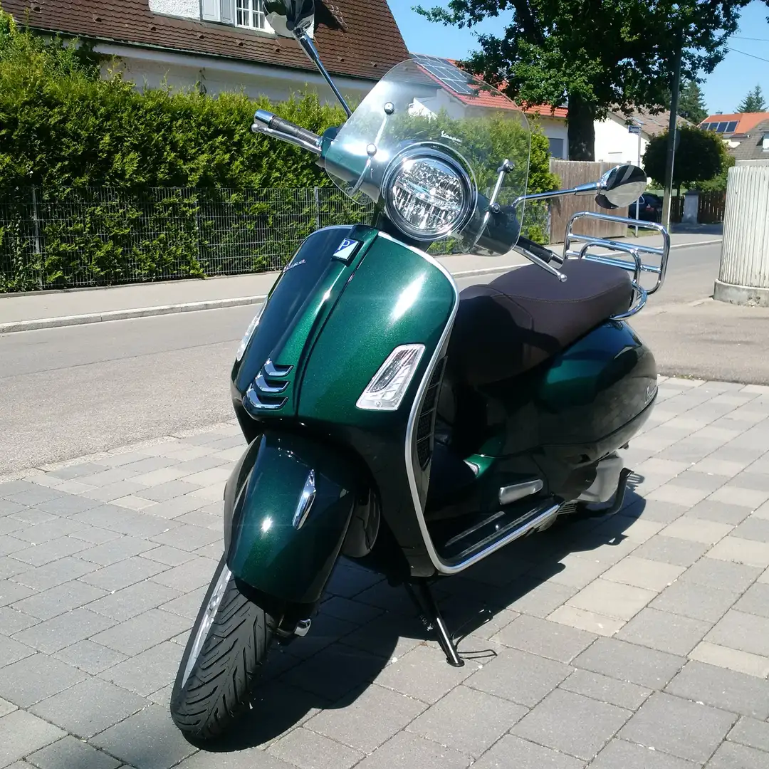 Vespa GTS Touring 300 HPE ABS Groen - 1