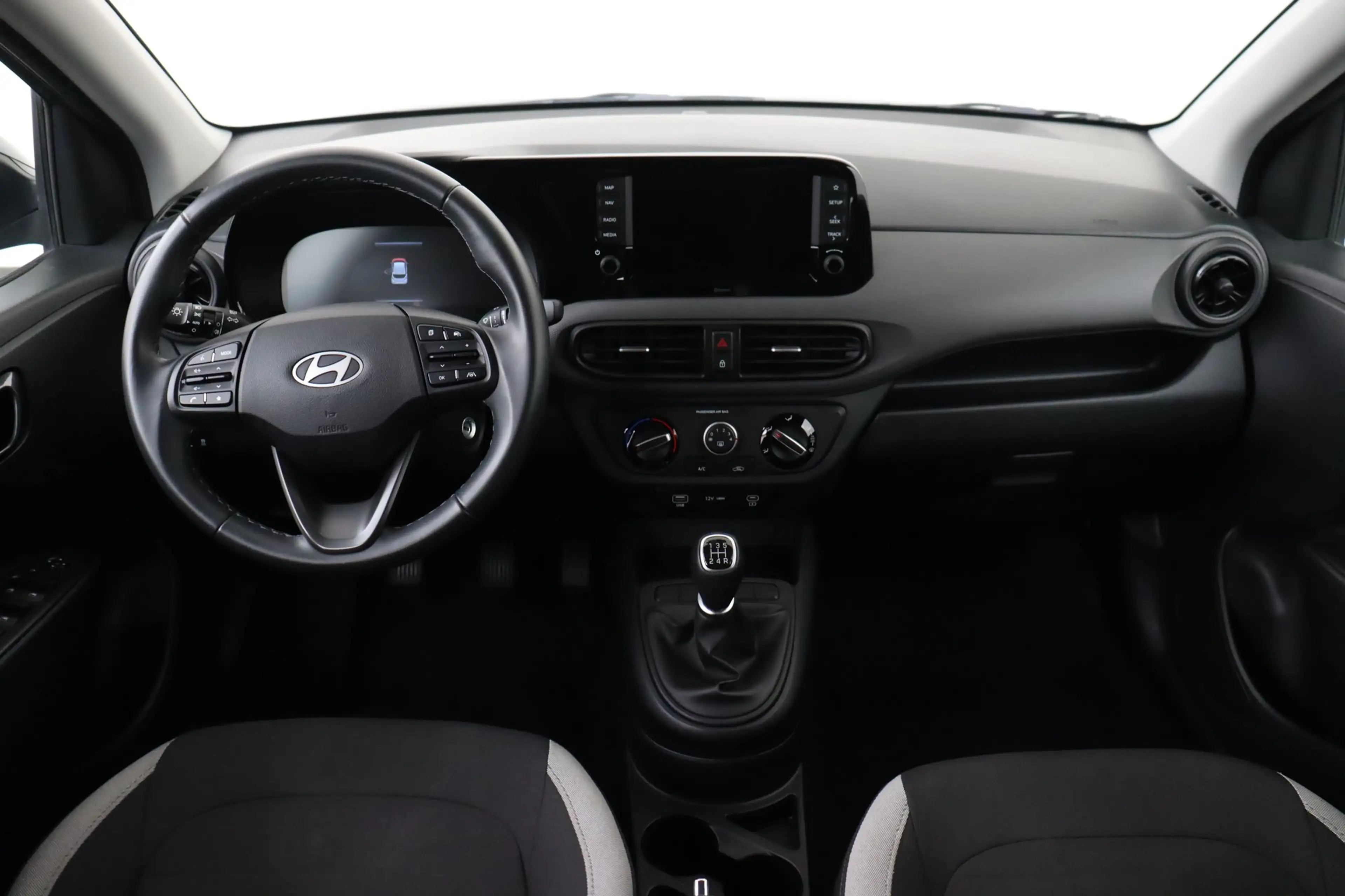 Hyundai i10 1.0 MPi + GPS + CAMERA + PDC + CRUISE + ALU — photo 9
