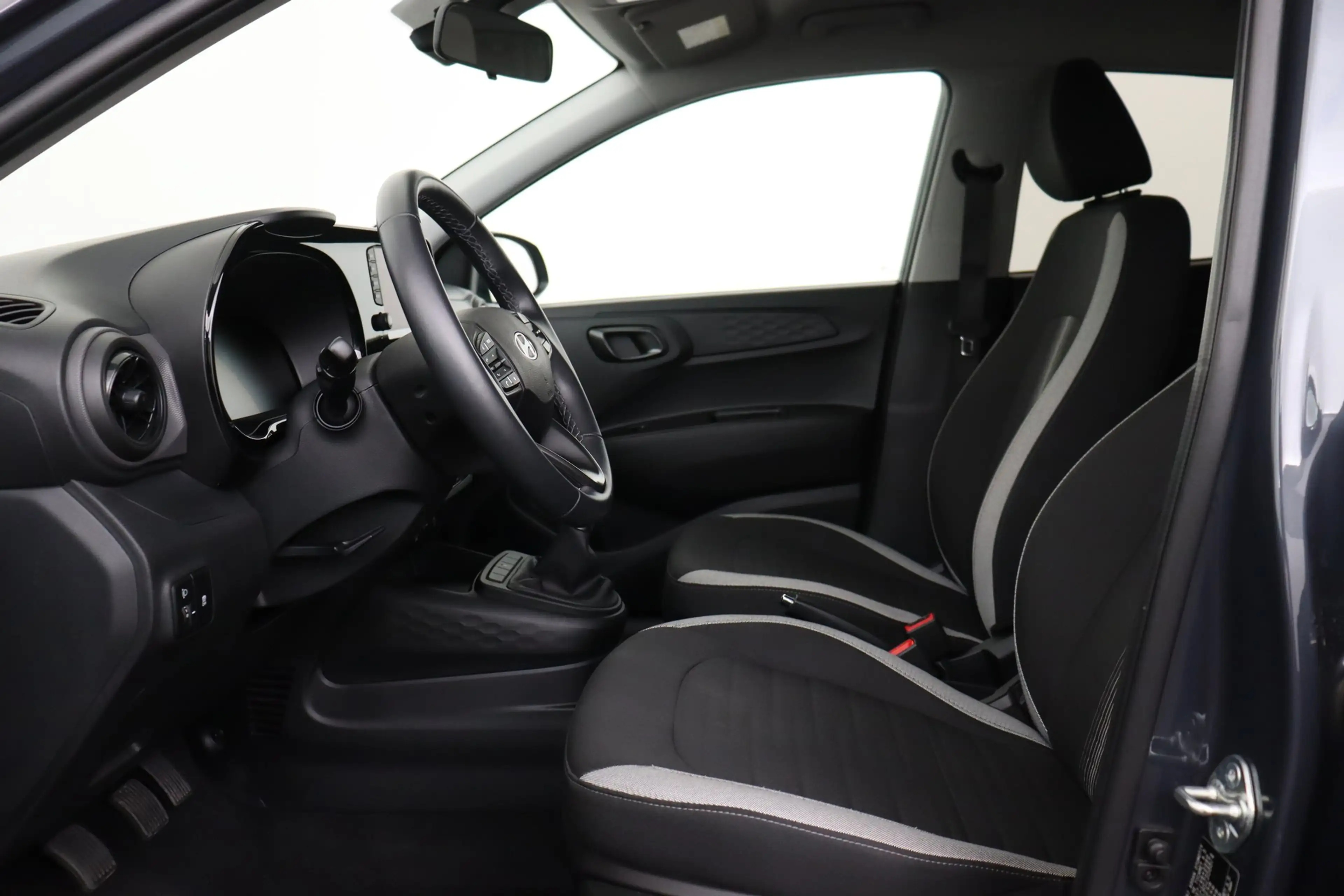 Hyundai i10 1.0 MPi + GPS + CAMERA + PDC + CRUISE + ALU — photo 10