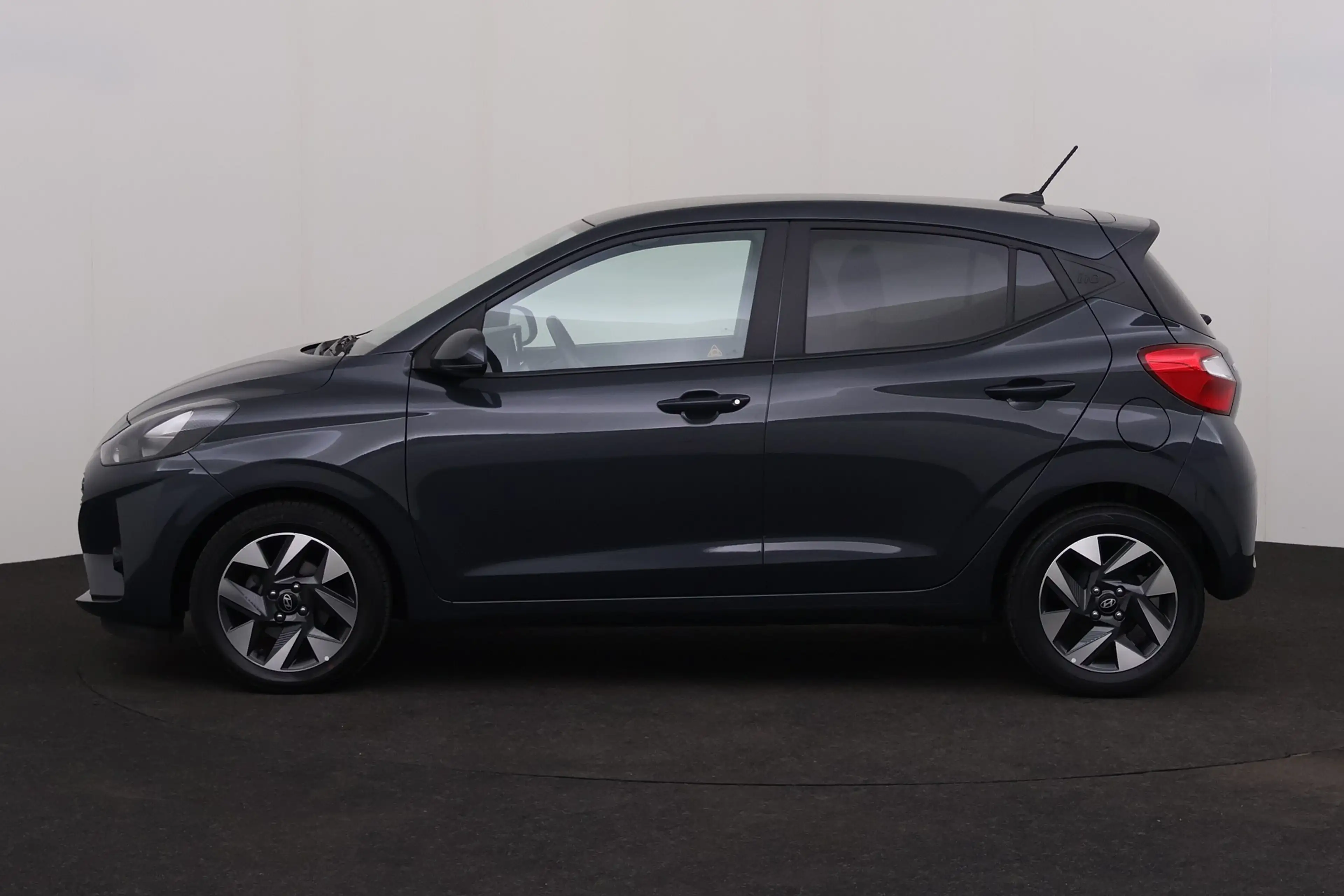 Hyundai i10 1.0 MPi + GPS + CAMERA + PDC + CRUISE + ALU — photo 2