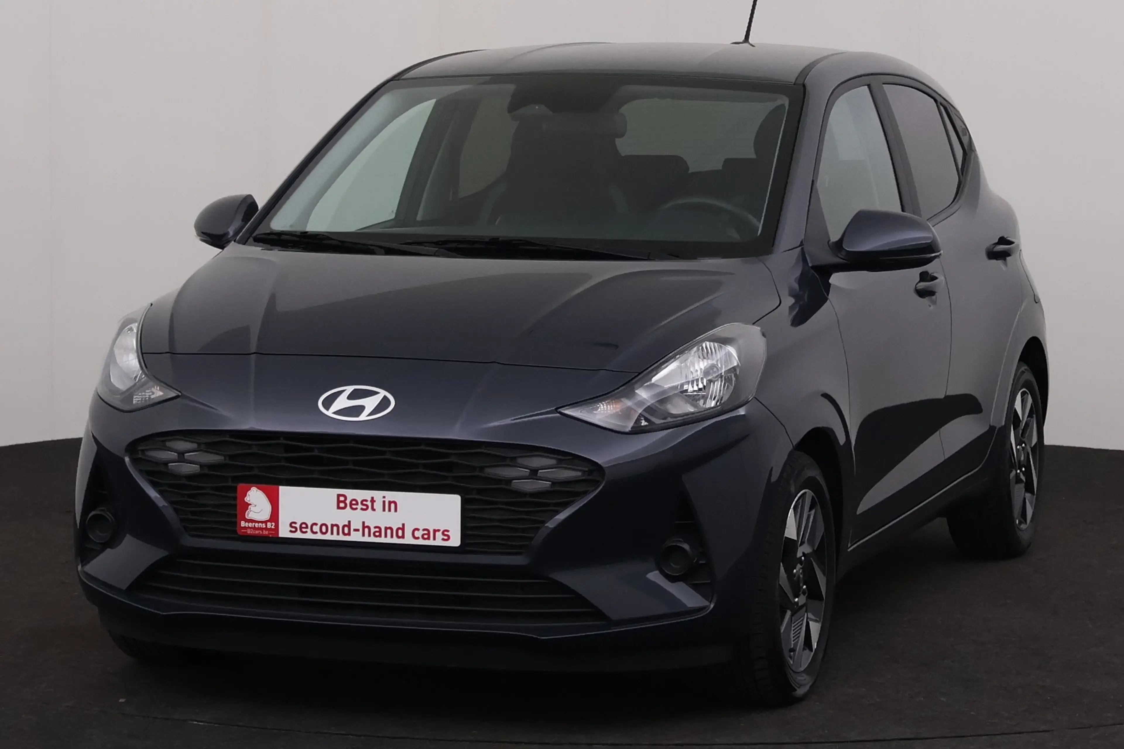 Hyundai i10 1.0 MPi  + GPS + CAMERA + PDC + CRUISE + ALU