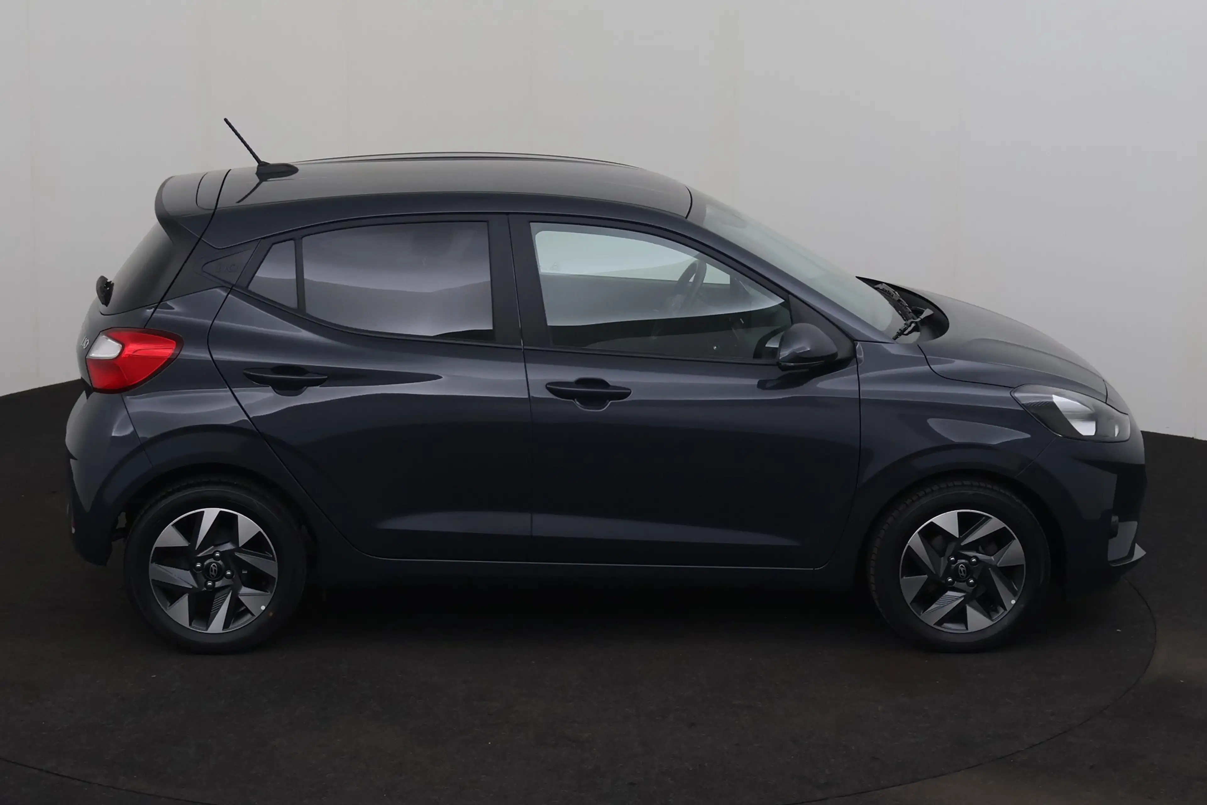 Hyundai i10 1.0 MPi + GPS + CAMERA + PDC + CRUISE + ALU — photo 5