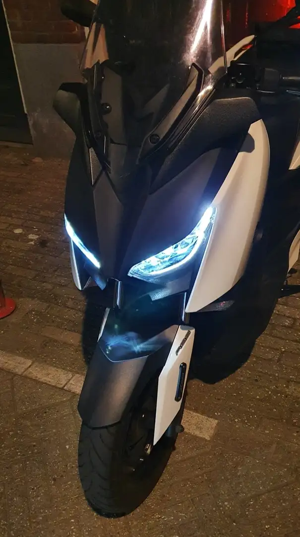 Yamaha X-Max 300 White - 1