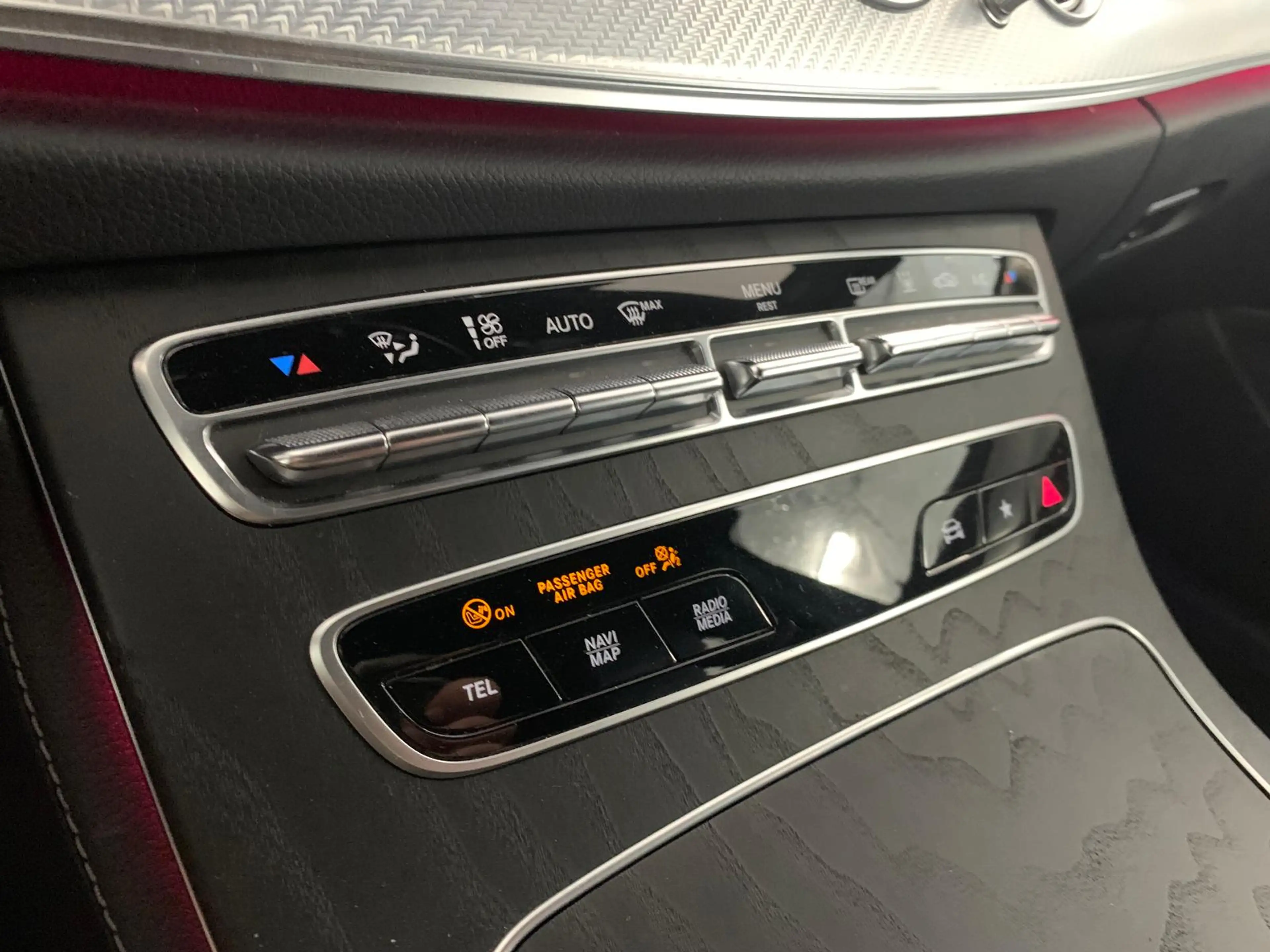 Mercedes-Benz E 300 E300 de AMG VLEDER/DISTR/BURMESTER/AHK/NIGHT/KAM — photo 13