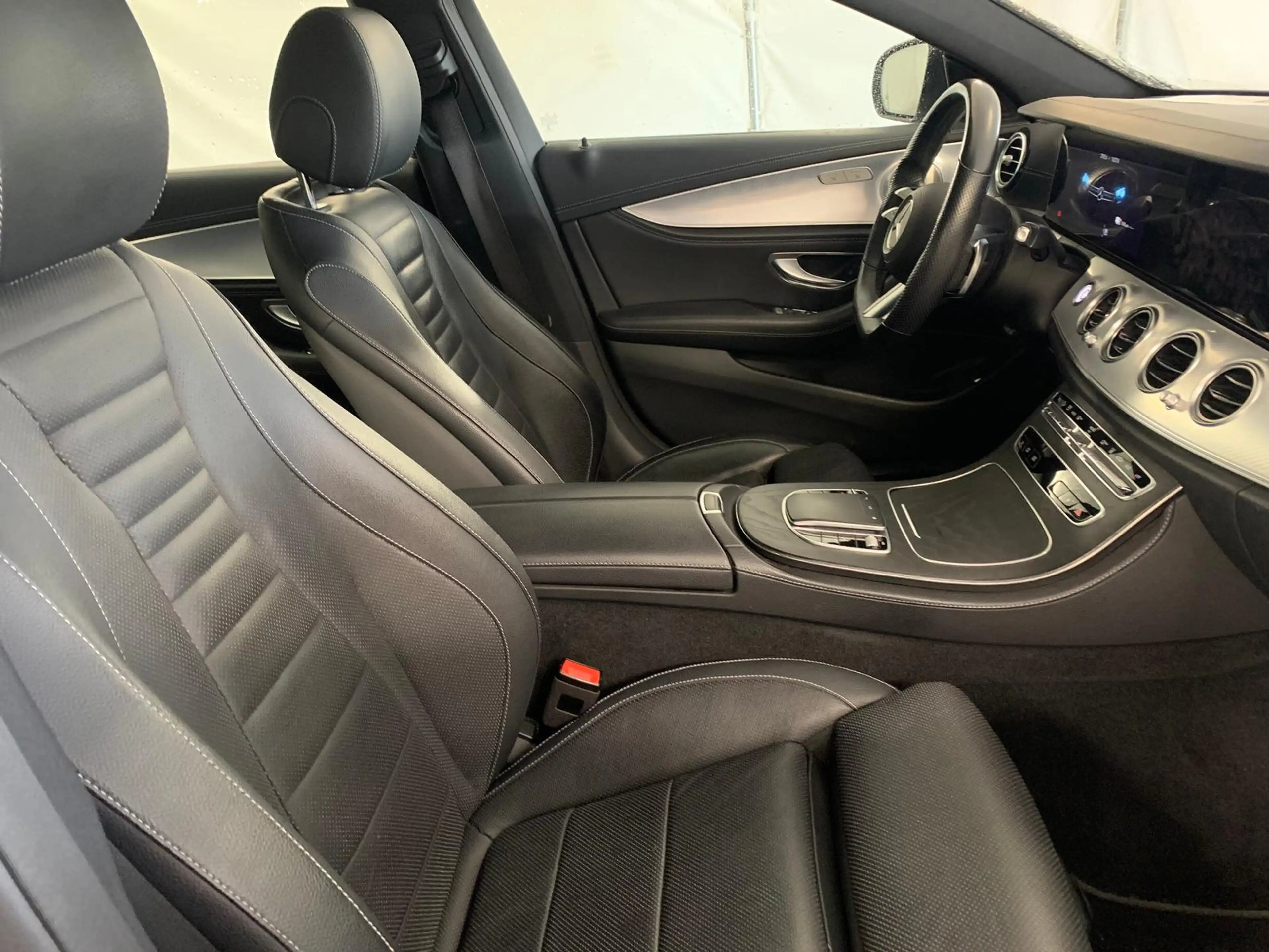 Mercedes-Benz E 300 E300 de AMG VLEDER/DISTR/BURMESTER/AHK/NIGHT/KAM — photo 3