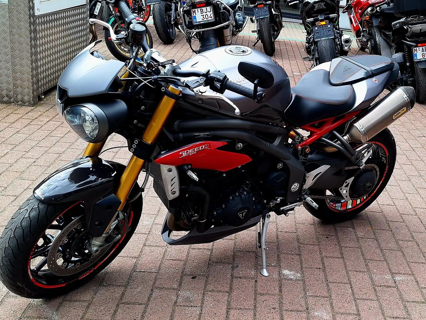 Triumph Speed Triple R Сірий - 2