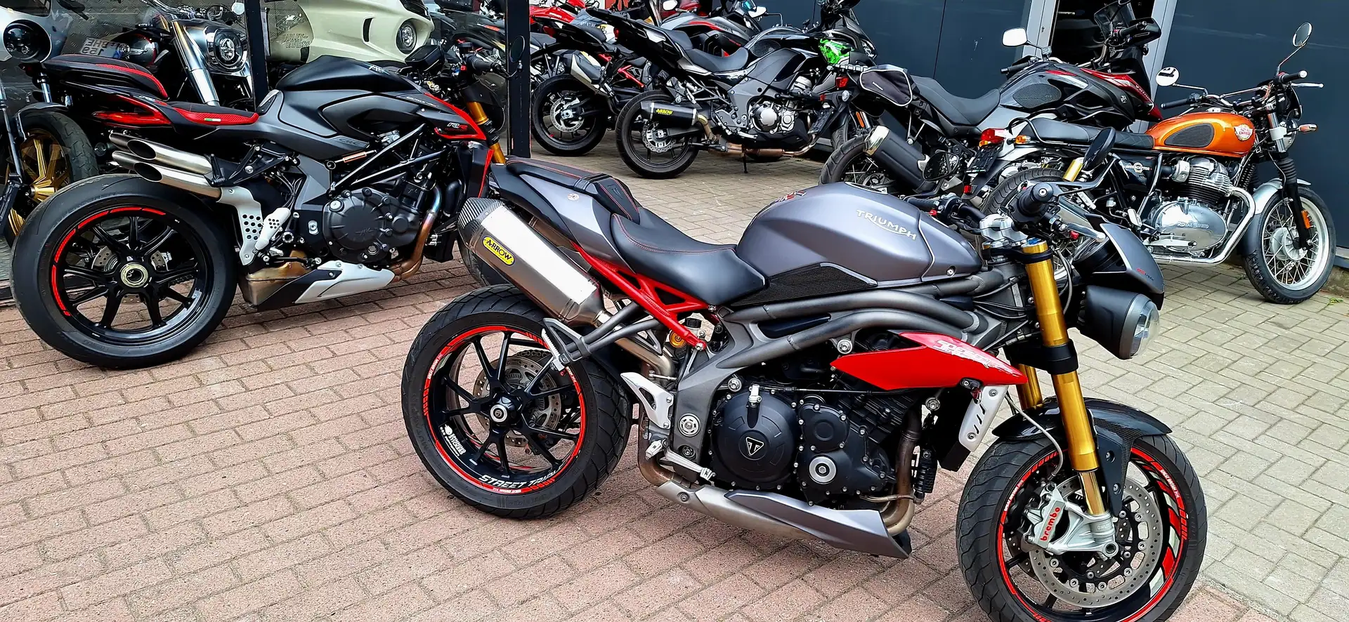 Triumph Speed Triple R Сірий - 1