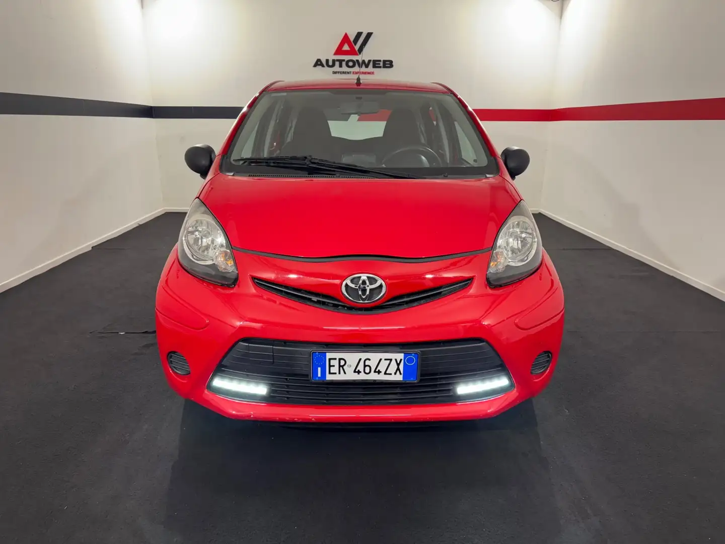 Toyota Aygo Aygo 1.0 12V VVT-i 5 porte Cool Soda Connect Rosso - 2