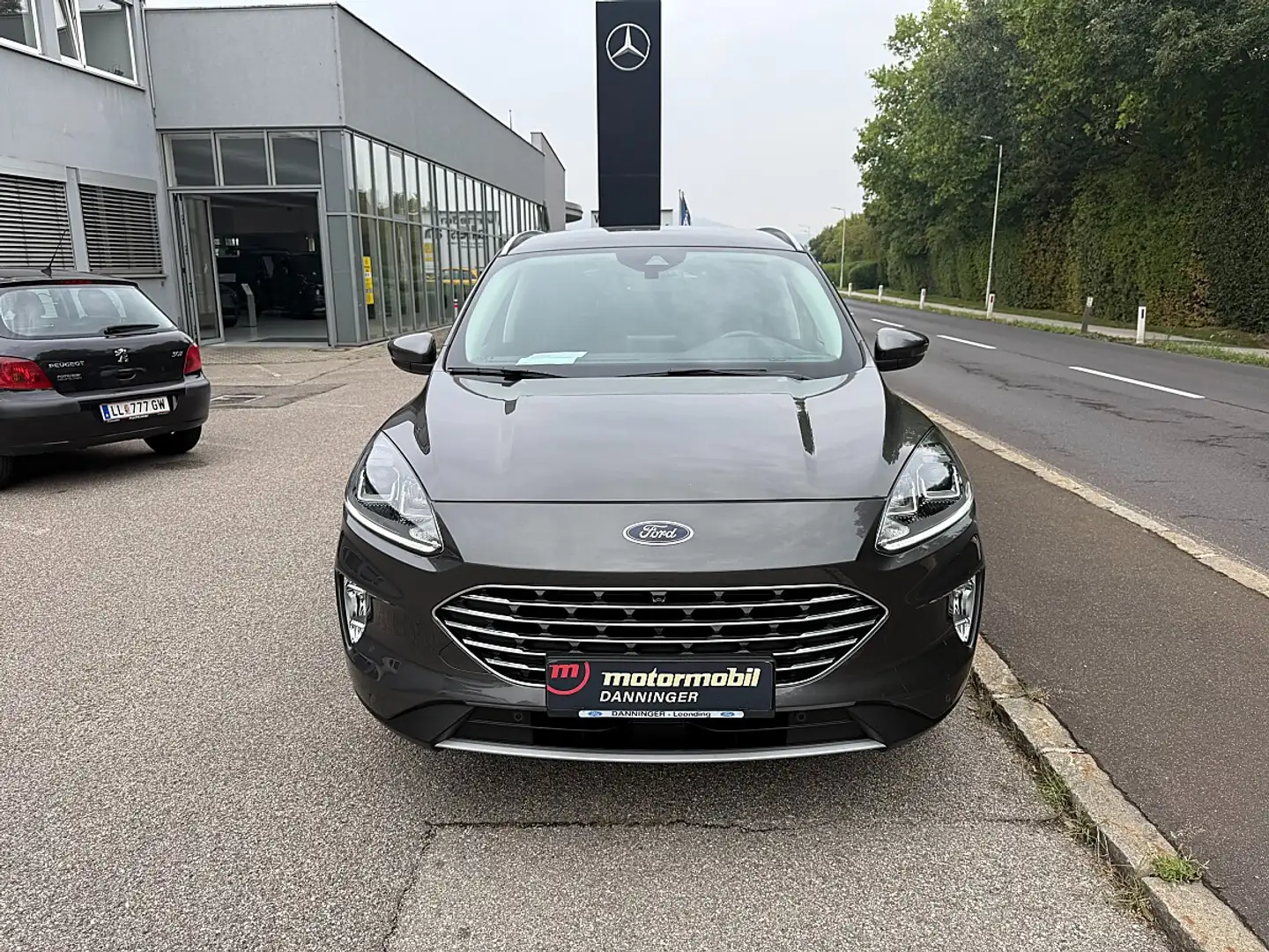 Ford Kuga 2.0 EcoBlue Hybrid Silber - 1