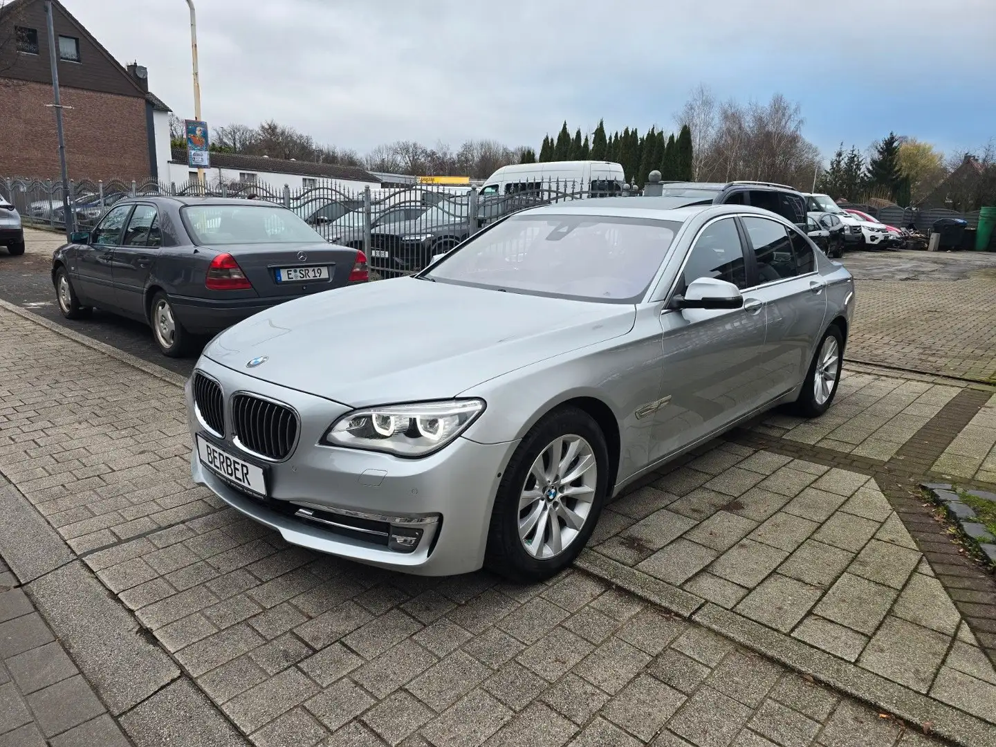 BMW 750 d xDrive LCI*2.HAND*LED*HUD*360°*SOFT*AHK*ACC Plateado - 1