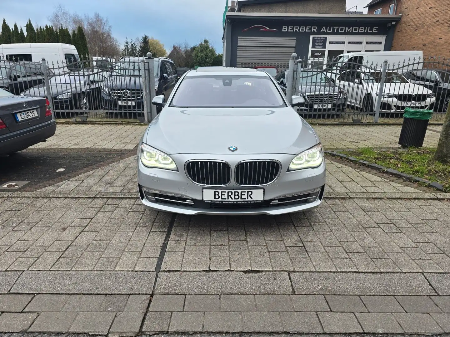 BMW 750 d xDrive LCI*2.HAND*LED*HUD*360°*SOFT*AHK*ACC Plateado - 2