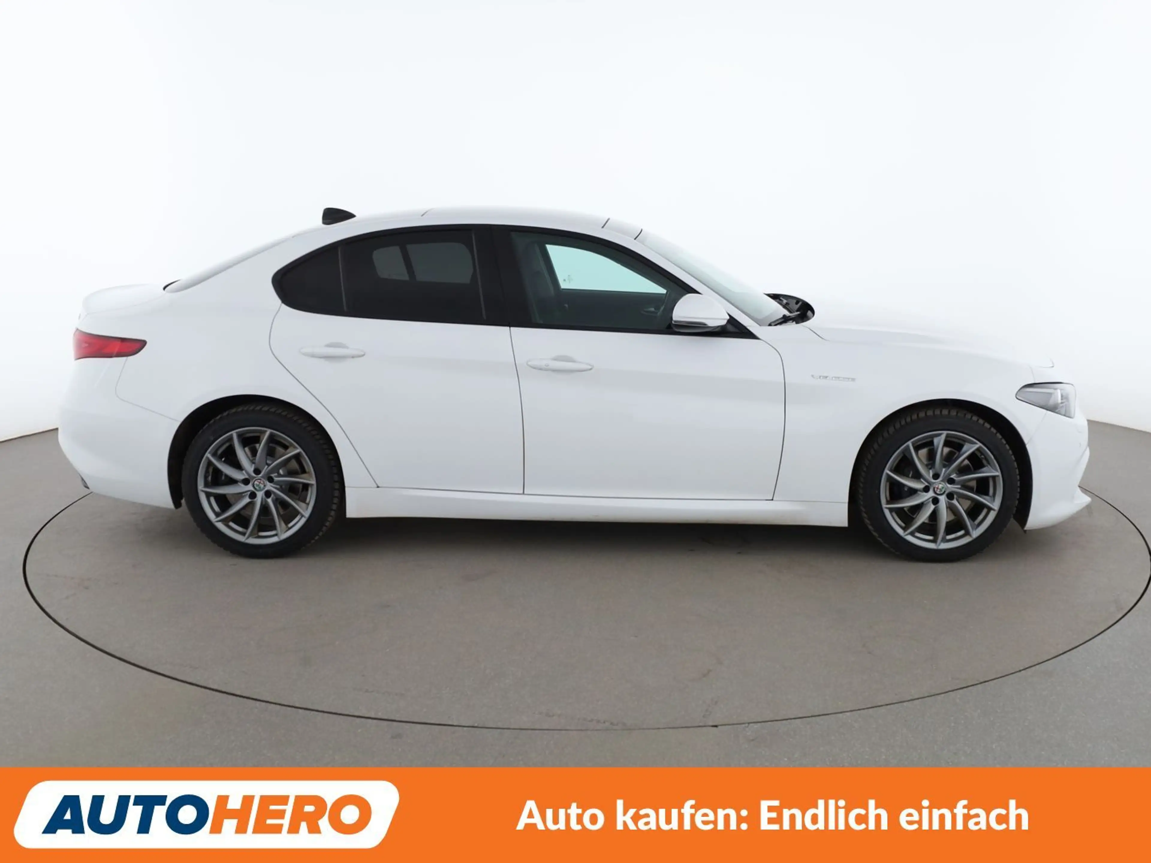 Alfa Romeo Giulia 2.0 Turbo Veloce Aut.*NAVI*BI-XENON*ACC*CAM*SHZ* — photo 7