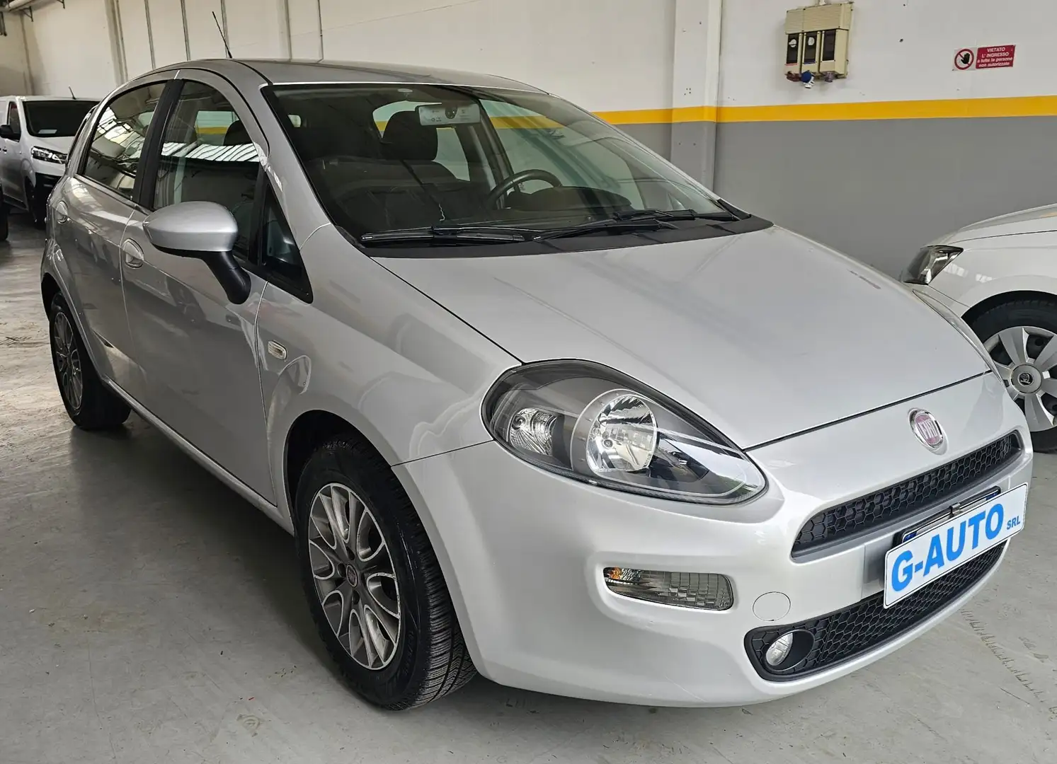 Fiat Punto Punto 5p 1.4 Pop s Argent - 2
