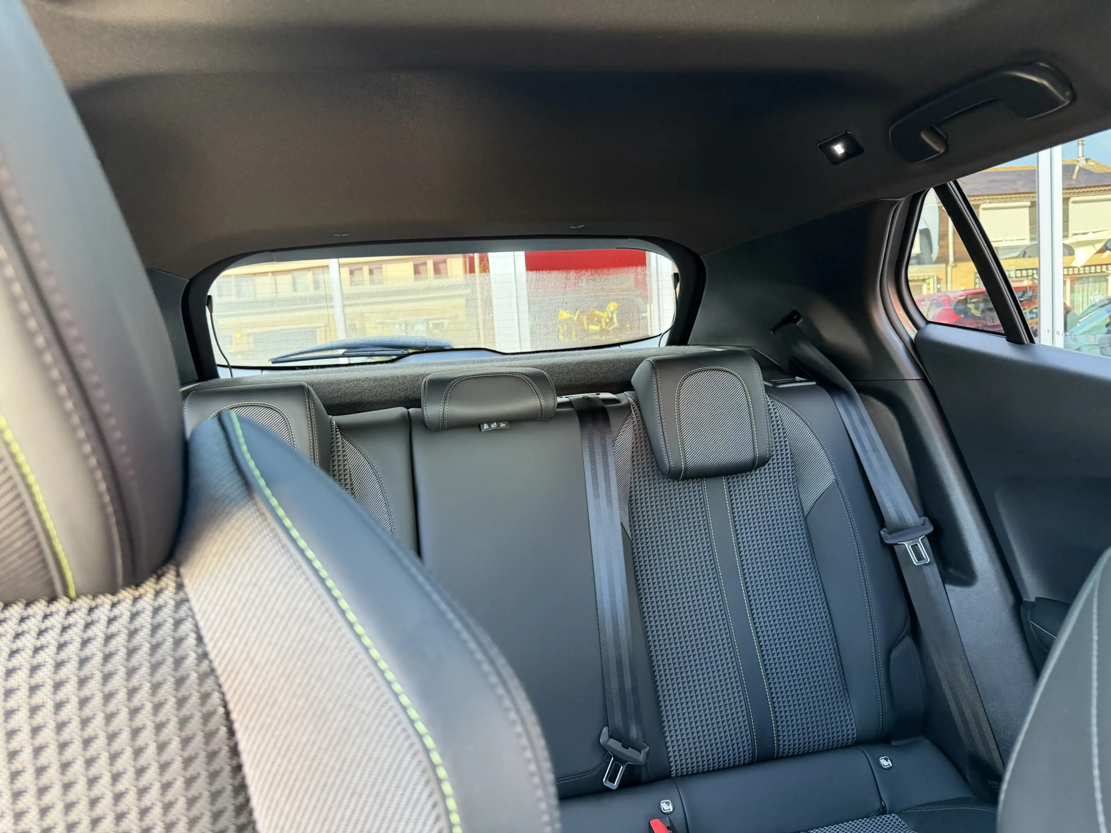 Peugeot 2008 1.2 PureTech GT-Line Automaat Panoramadak/ECC/Navi — photo 37