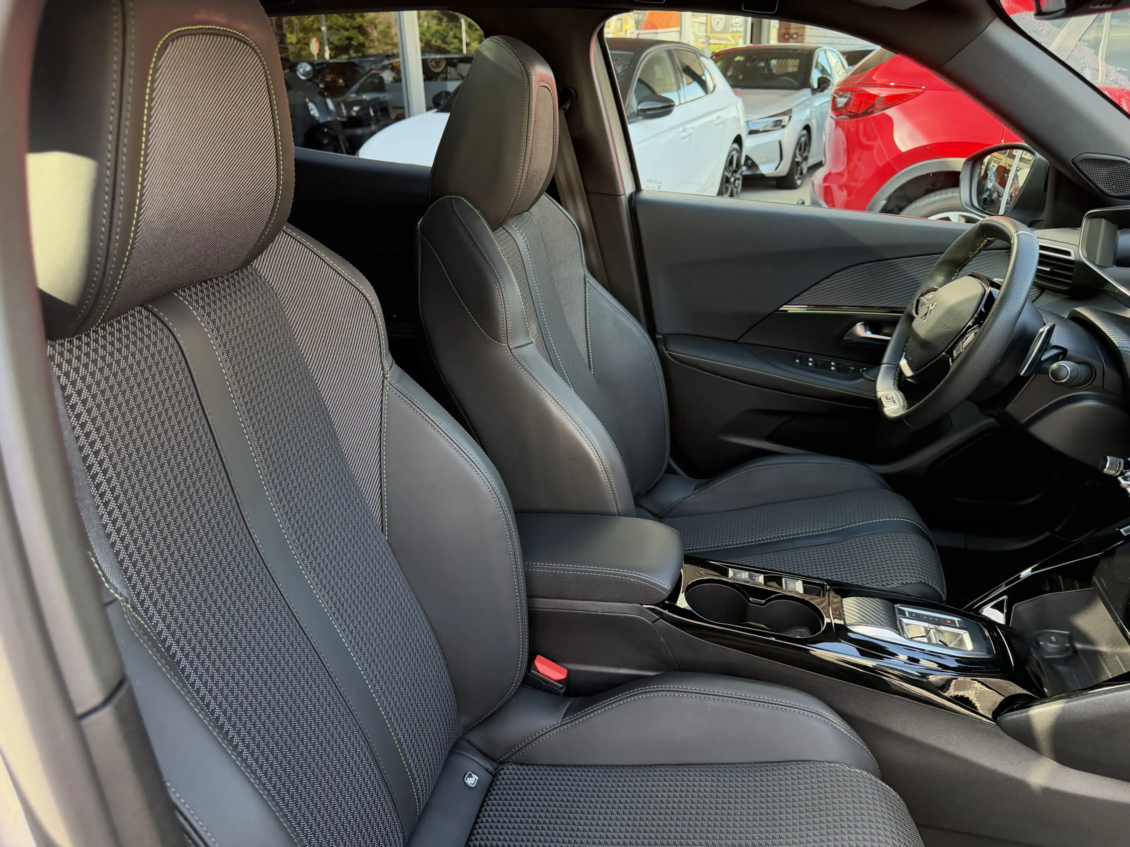 Peugeot 2008 1.2 PureTech GT-Line Automaat Panoramadak/ECC/Navi — photo 35