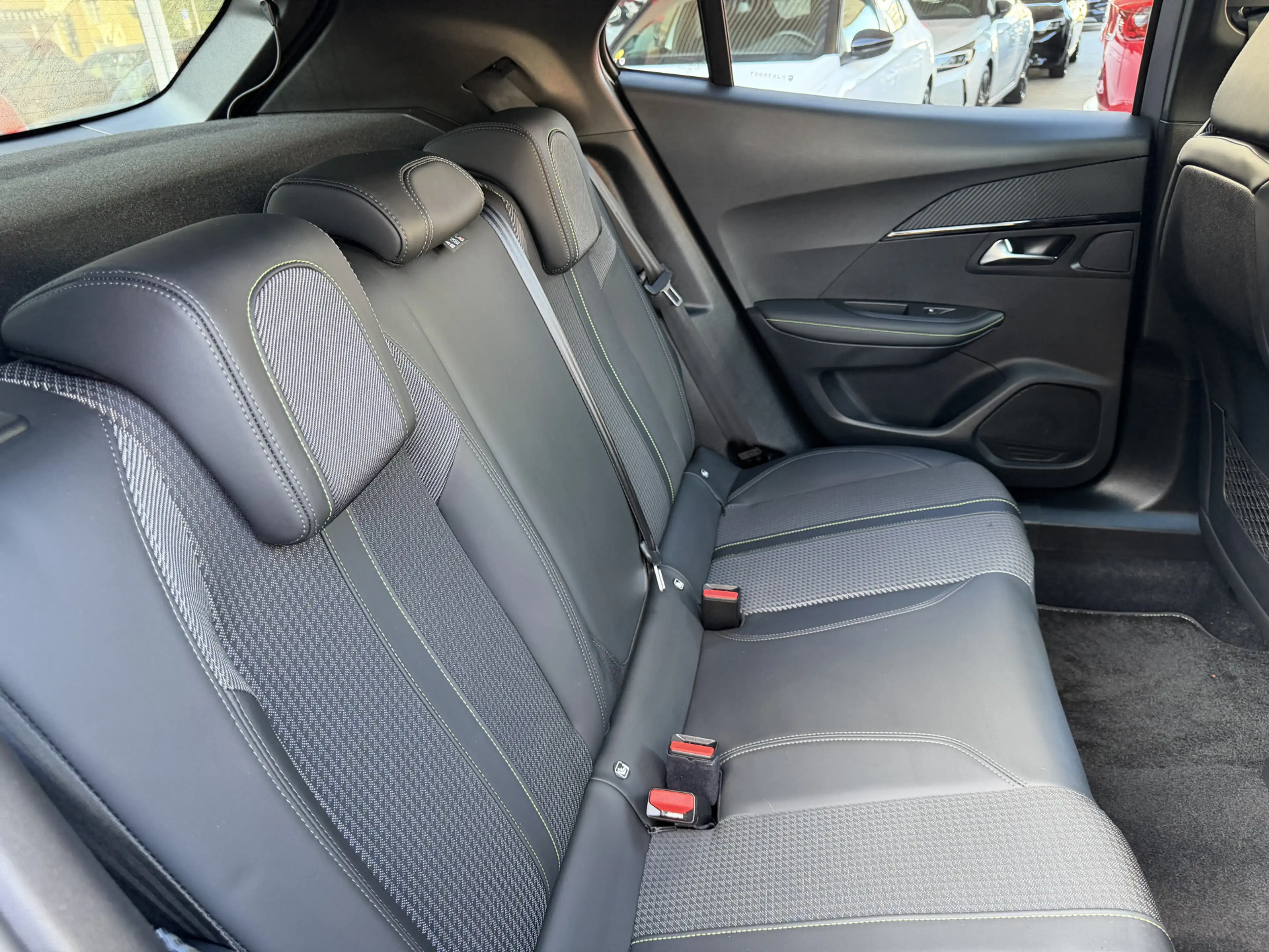 Peugeot 2008 1.2 PureTech GT-Line Automaat Panoramadak/ECC/Navi — photo 33