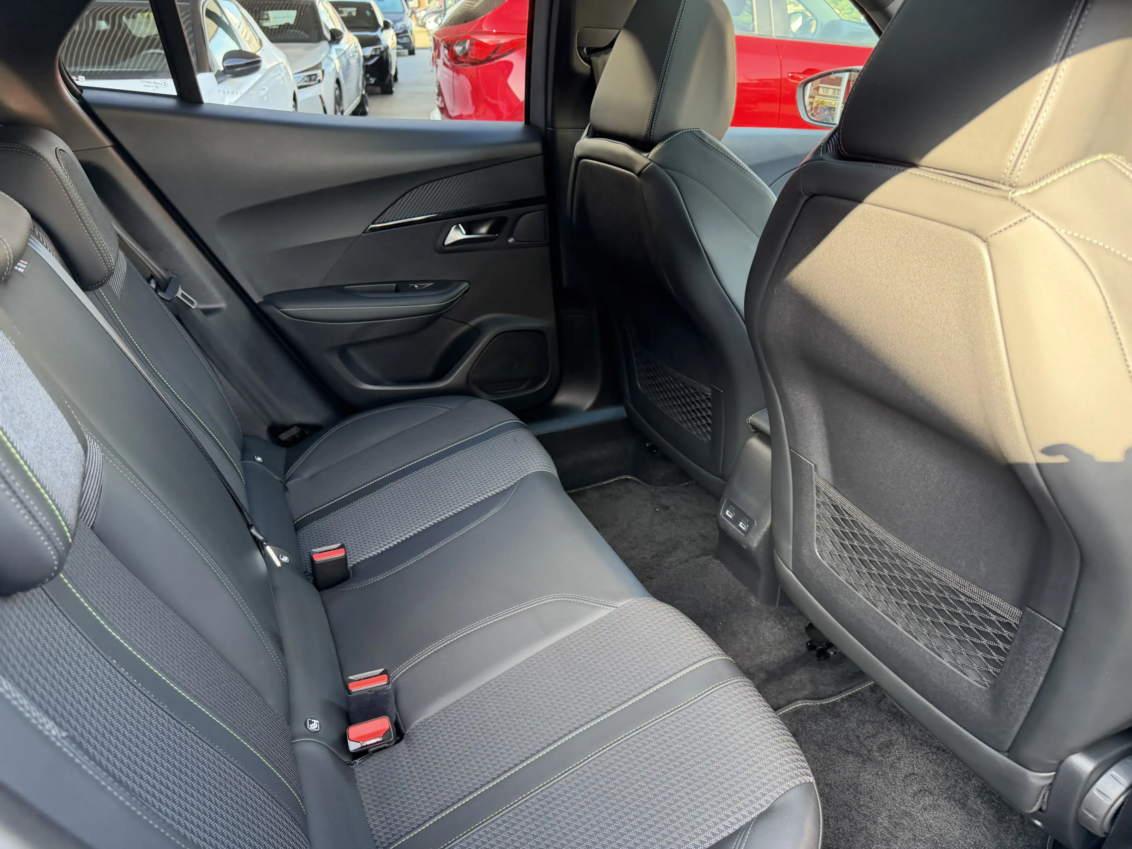 Peugeot 2008 1.2 PureTech GT-Line Automaat Panoramadak/ECC/Navi — photo 32