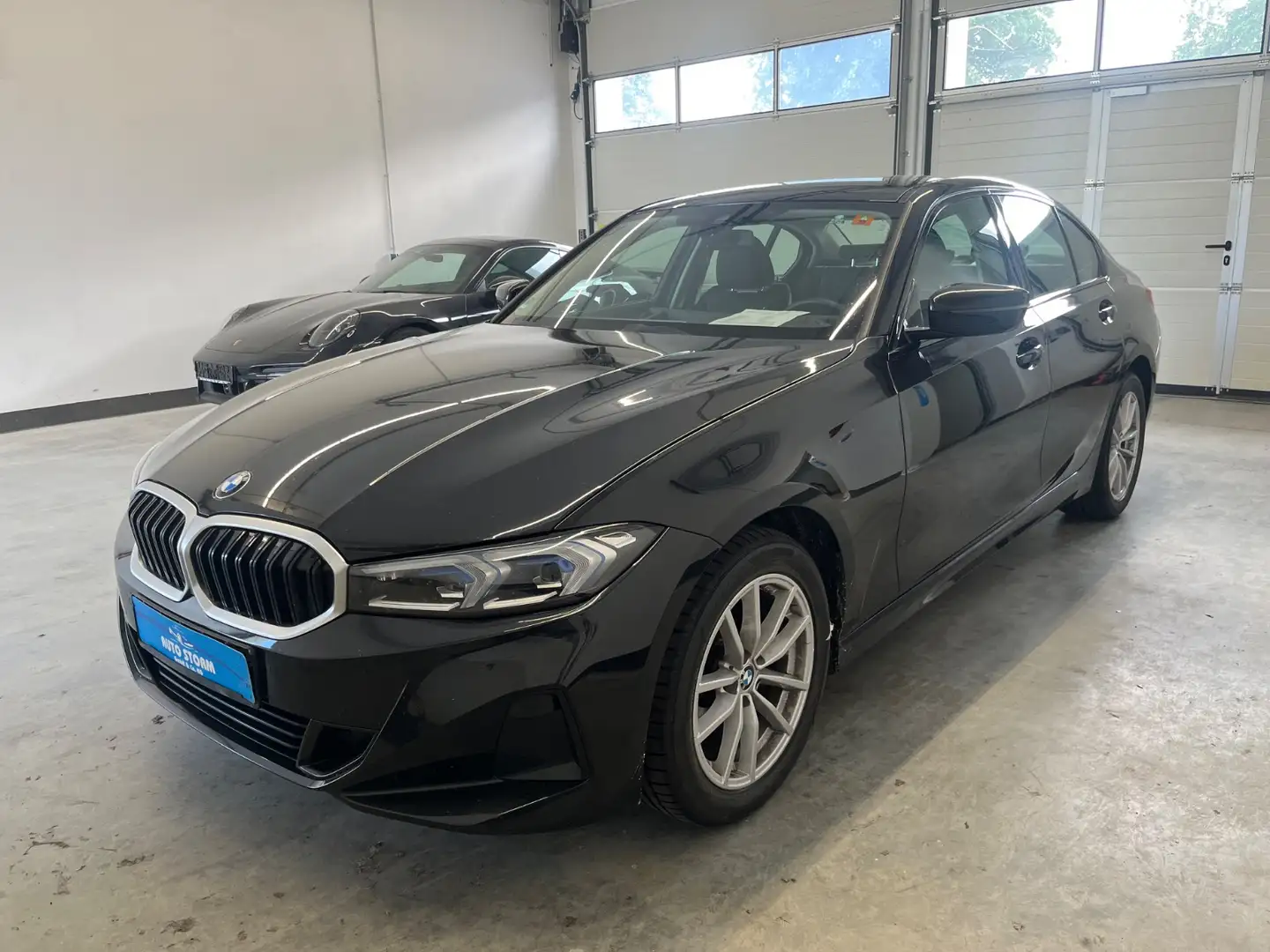 BMW 318 d*1-Hand*LED*Sportsitz*SHZ*GRA*Widescreen +FLA LM Schwarz - 1