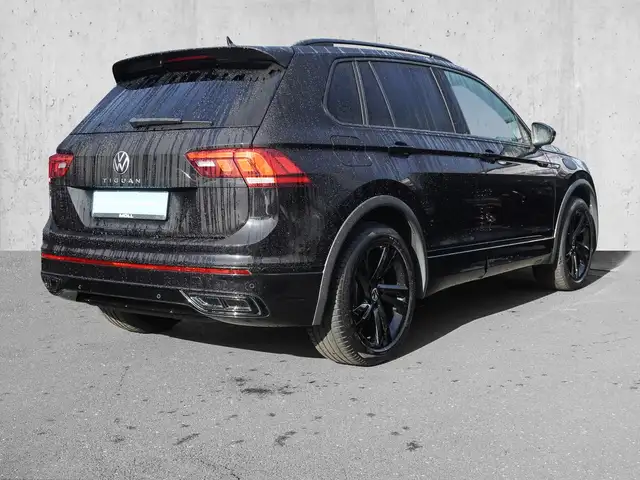 Volkswagen Tiguan view 4