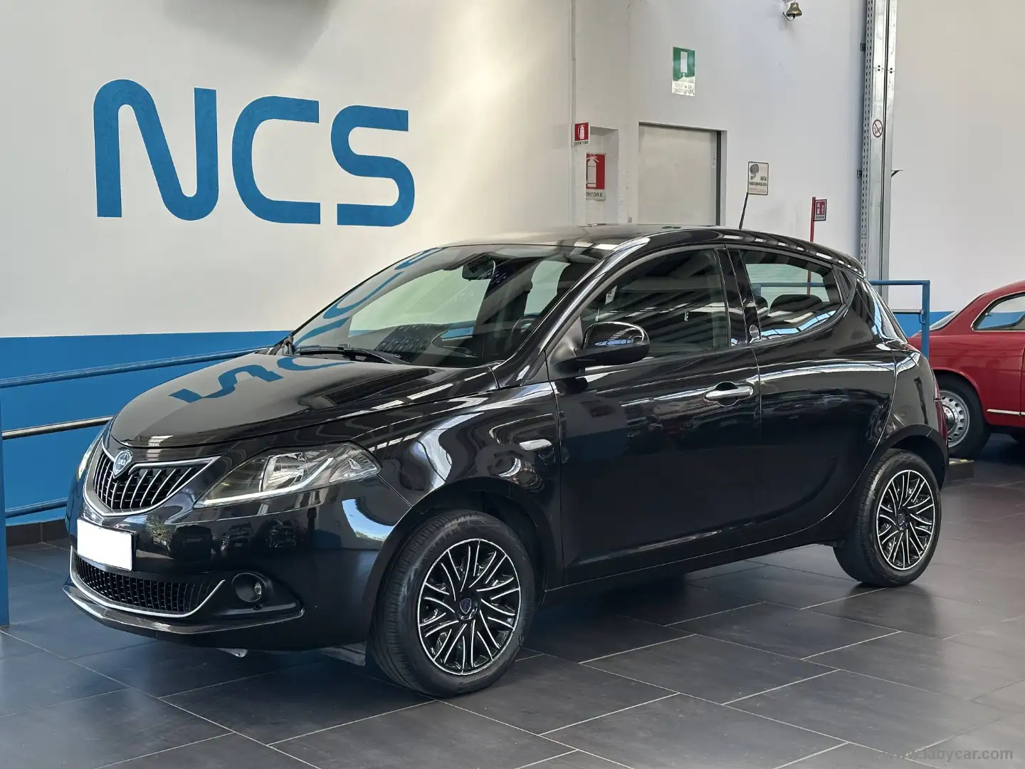 Lancia Ypsilon 1.0 FireFly 5p.S&S Hybryd Gold NEOPATENTATI Noir - 1