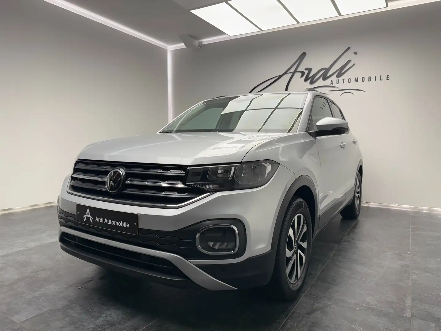 Volkswagen T-Cross 1.0 TSI Active *CAMERA*CARPLAY*GARANTIE 12 MOIS* Grijs - 1