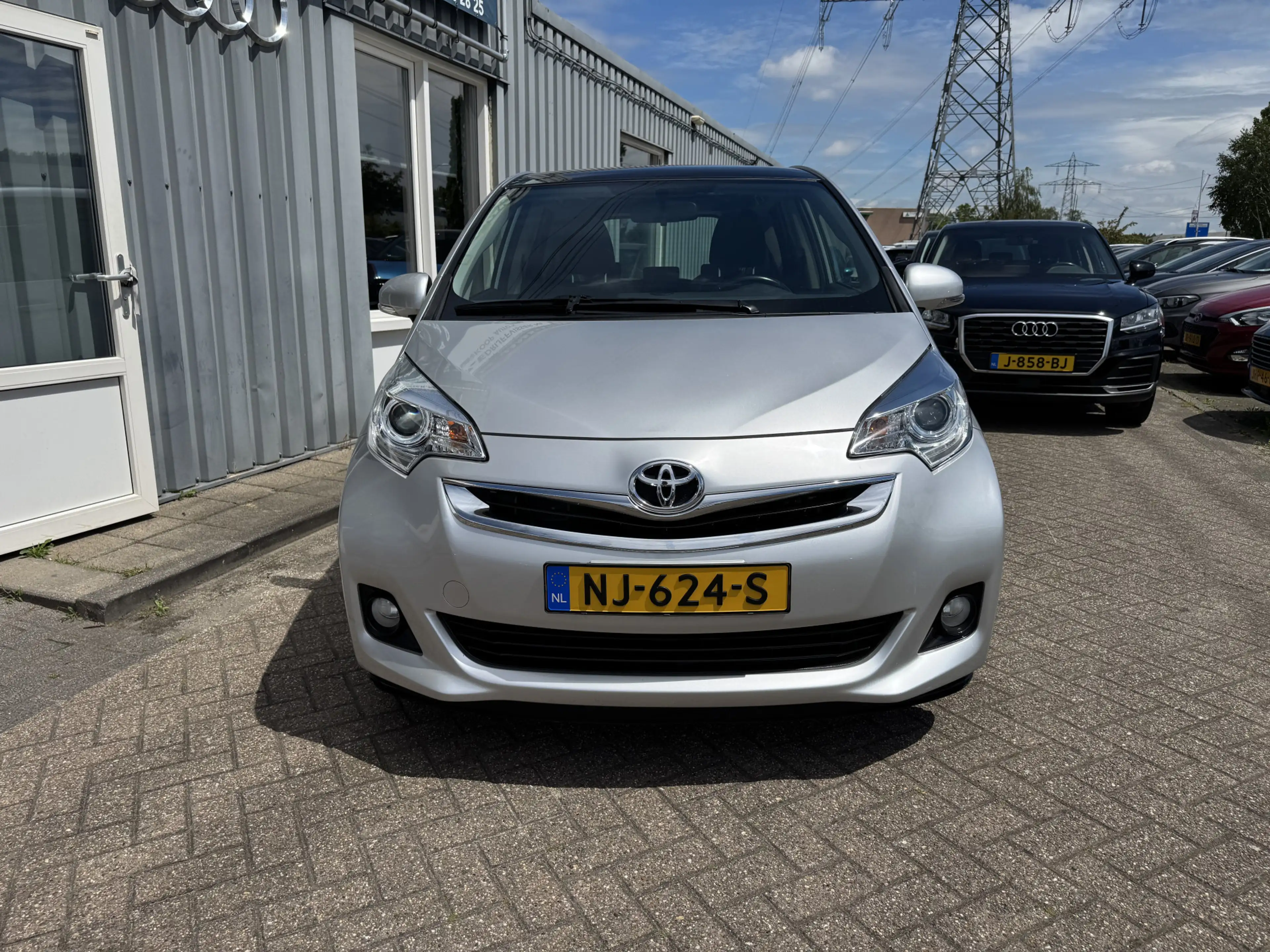 Toyota Verso-S 1.3 VVT-i Dynamic — photo 5