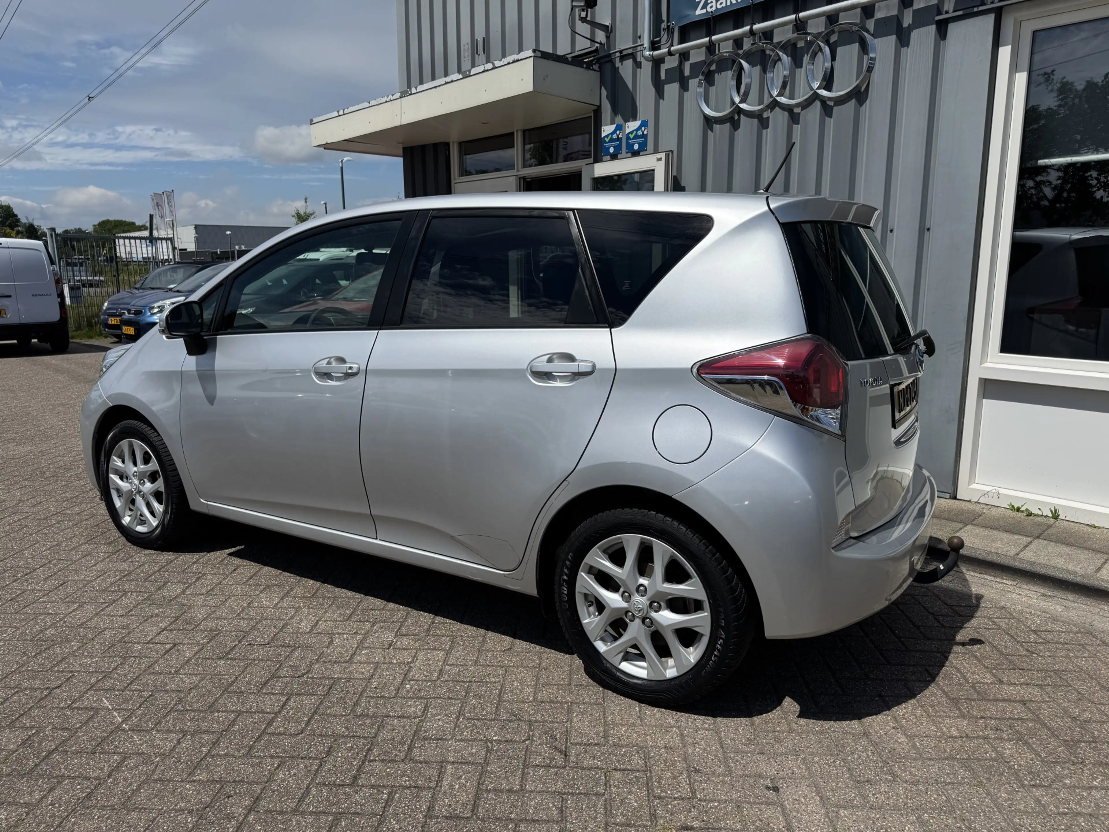 Toyota Verso-S 1.3 VVT-i Dynamic — photo 2
