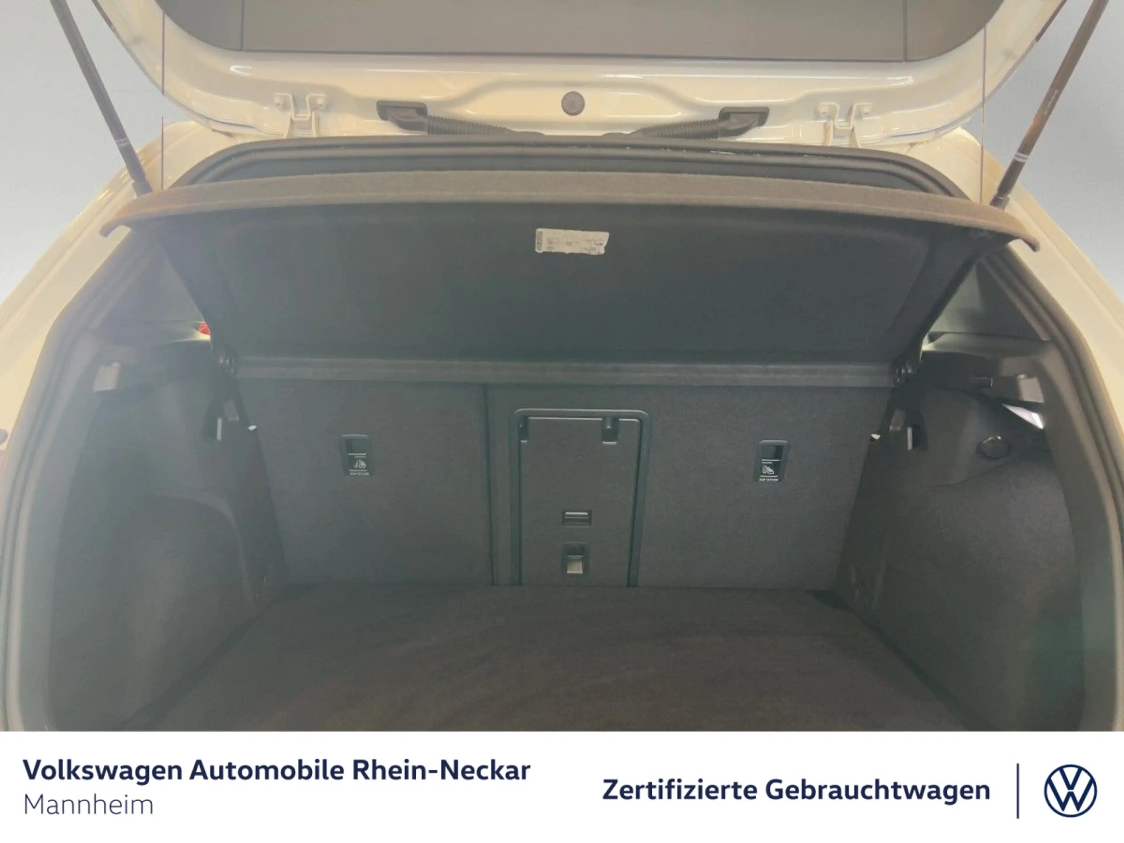 Volkswagen Golf GTI VIII 2.0 TSI DSG Kamera App-Connect LED — photo 8