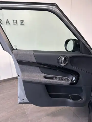 Mini Hatch view 7