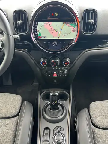 Mini Hatch view 13