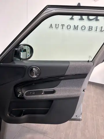 Mini Hatch view 8