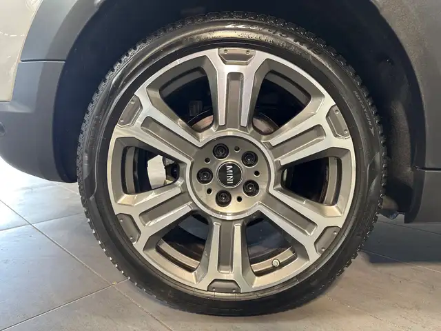 Mini Hatch view 3