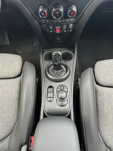 Mini Hatch view 14