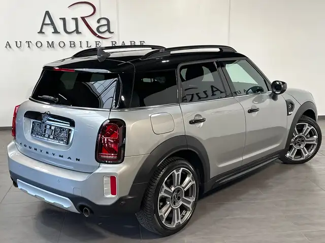 Mini Hatch view 5
