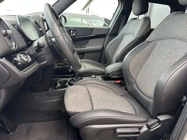 Mini Hatch view 10