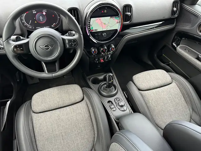 Mini Hatch view 12