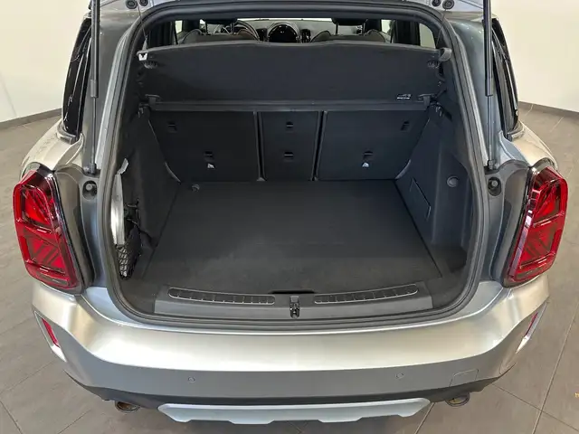 Mini Hatch view 6