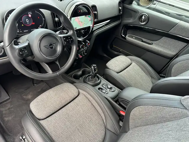 Mini Hatch view 9
