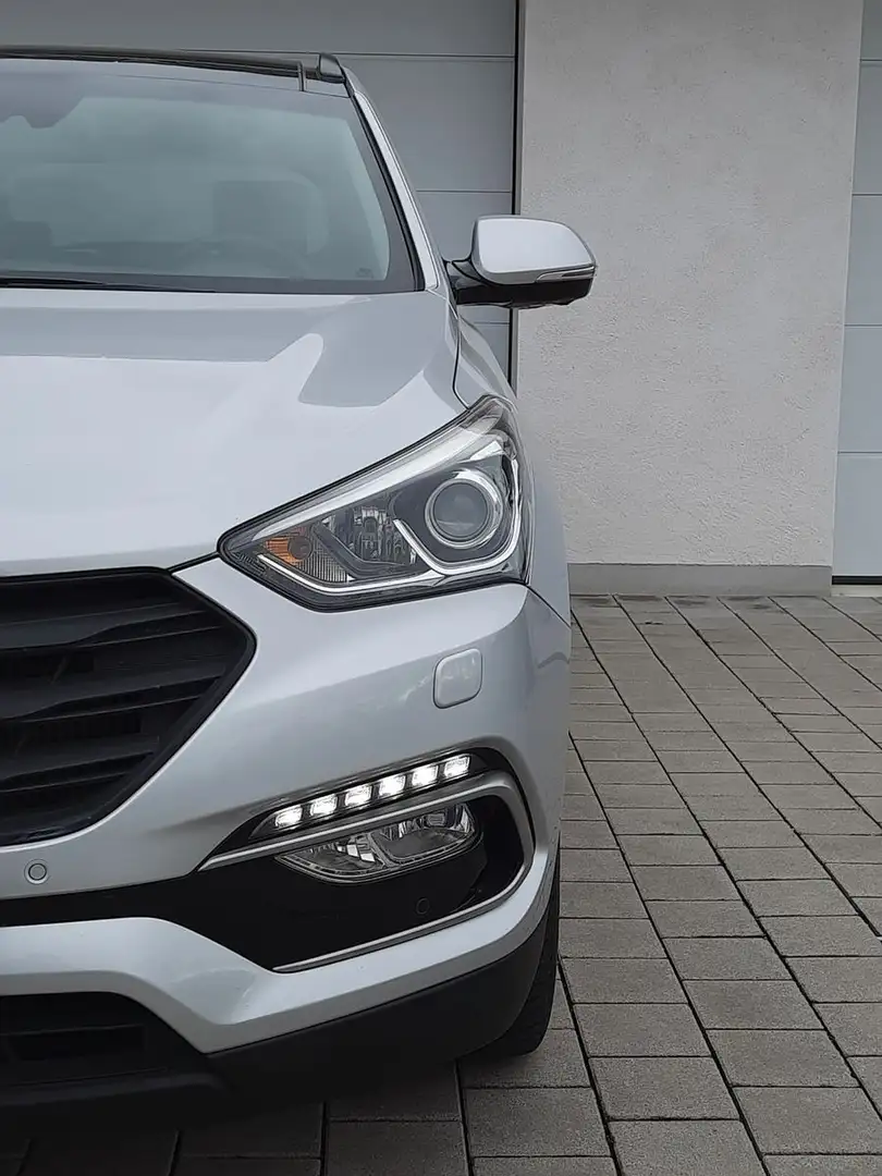 Hyundai SANTA FE SantaFe blue 4WD Aut./Kam/Bi-Xen/Nav/Pano/Eu6 Silber - 1