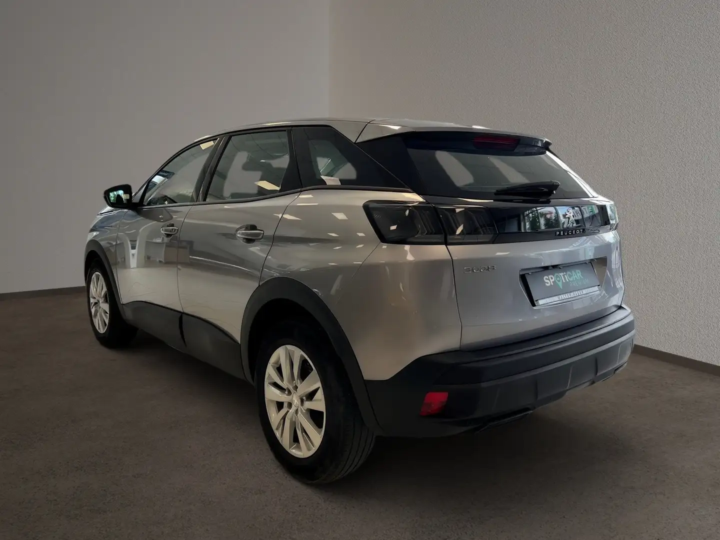 Peugeot 3008 Active Pack 1.2 130 PureTech PDC/RFK/LED/SHZ/DAB Gris - 2