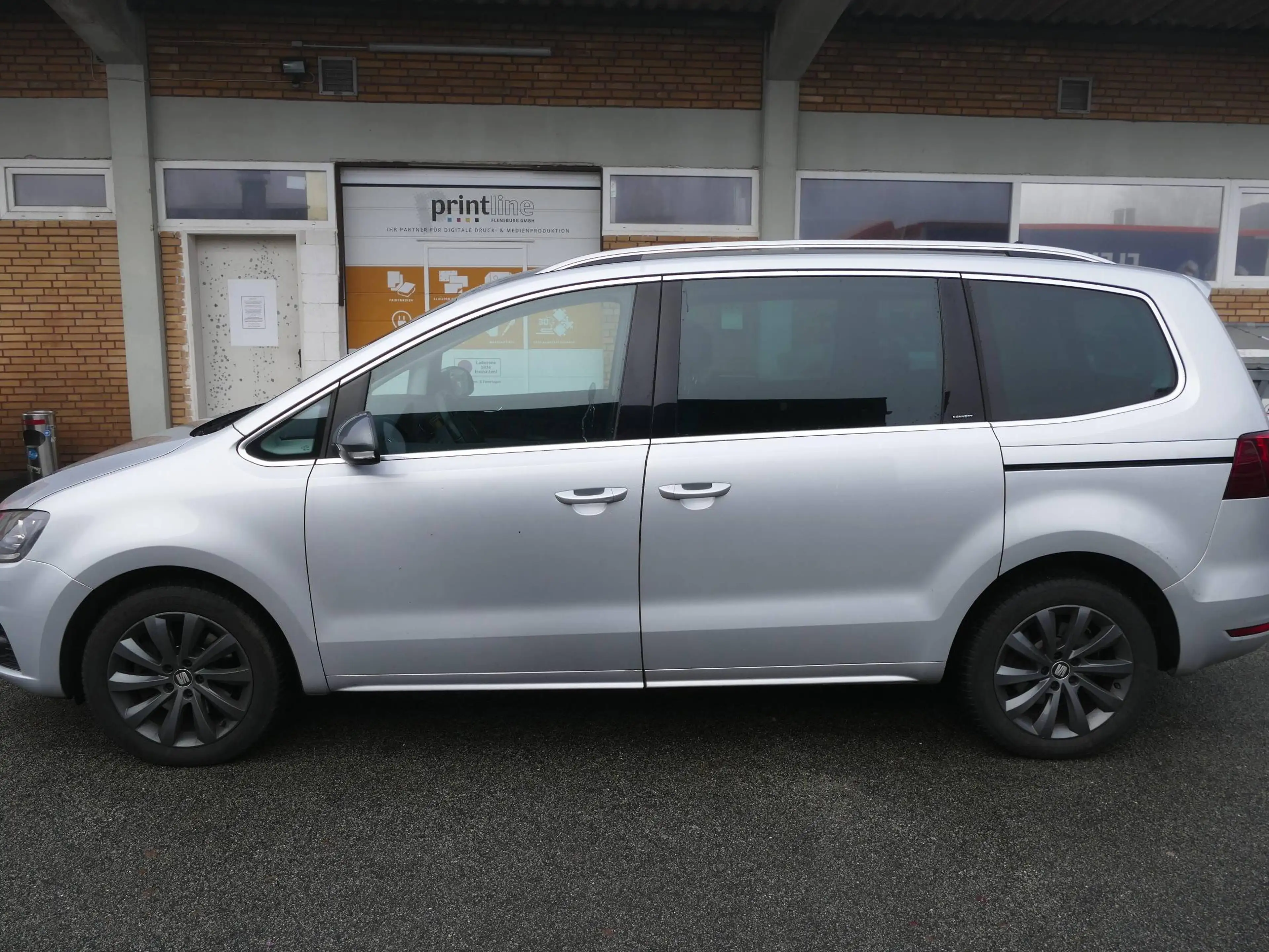 SEAT Alhambra 2.0 TDI DSG 7 Sitzer Navi Kamera AHK HU/AU 06/2027 — photo 5