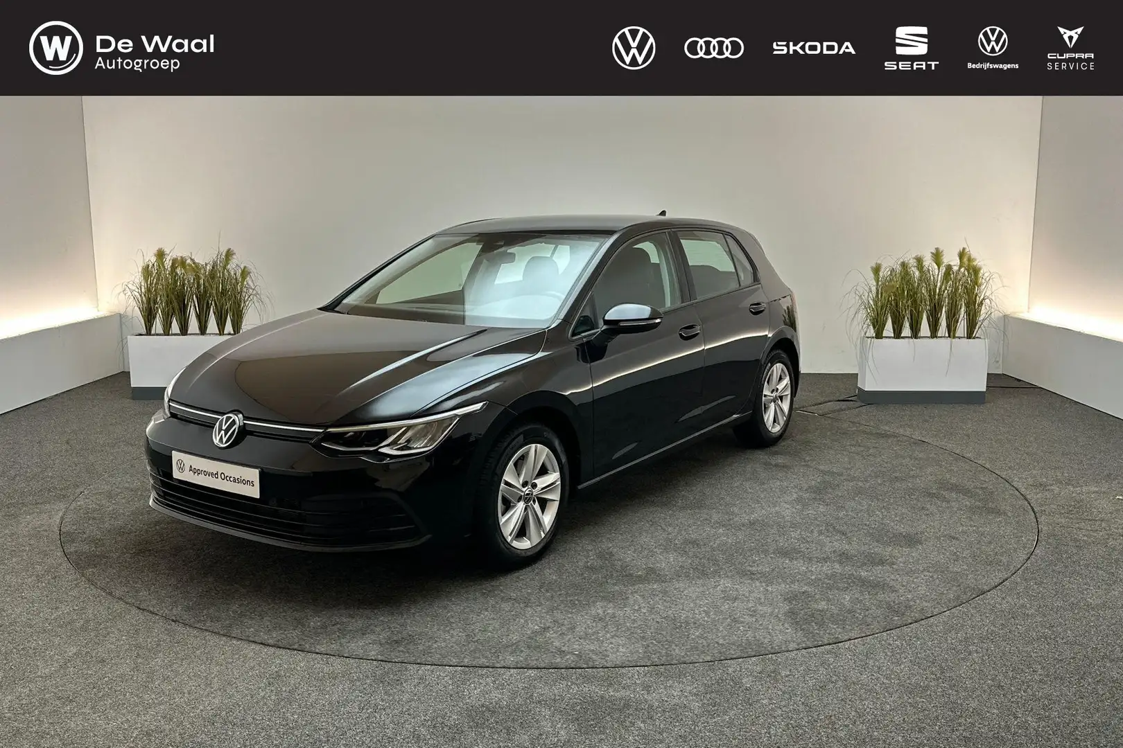Volkswagen Golf 1.0 eTSI 110pk DSG Life | Achteruitrijcamera, Stoe Zwart - 1