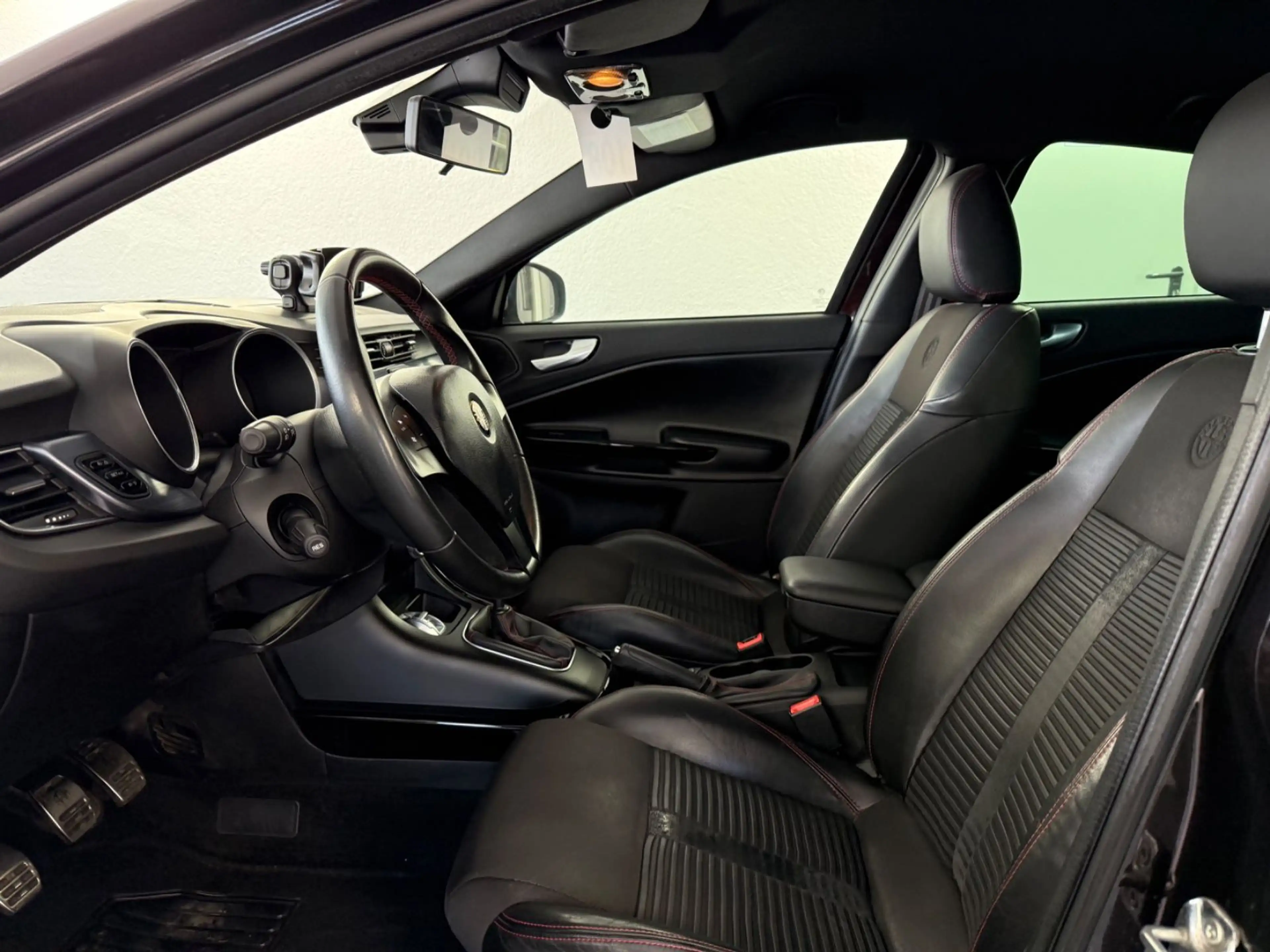 Alfa Romeo Giulietta Quadrifoglio Verde*SHZ*PDC*HU Neu — photo 11