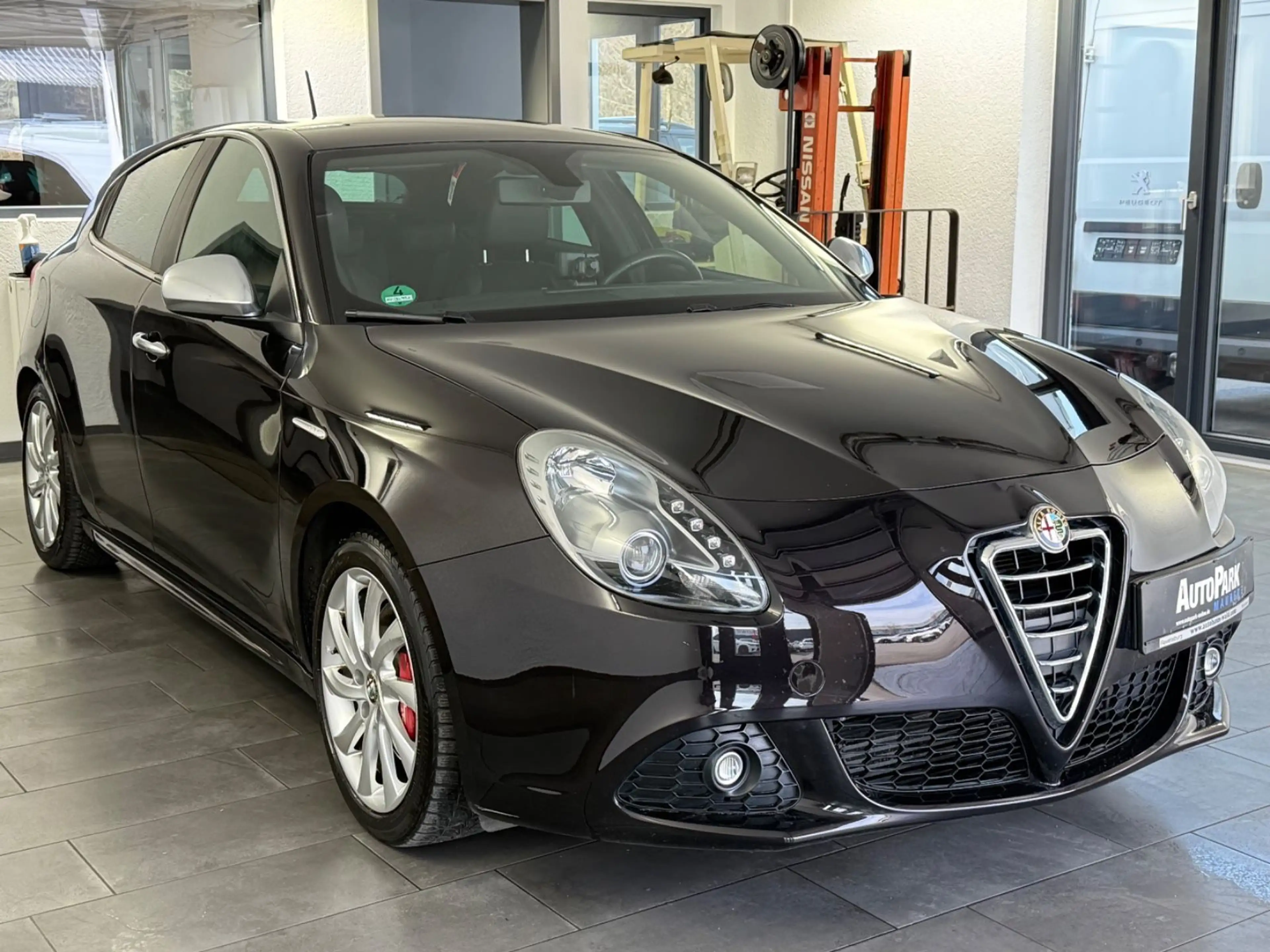 Alfa Romeo Giulietta Quadrifoglio Verde*SHZ*PDC*HU Neu — photo 3