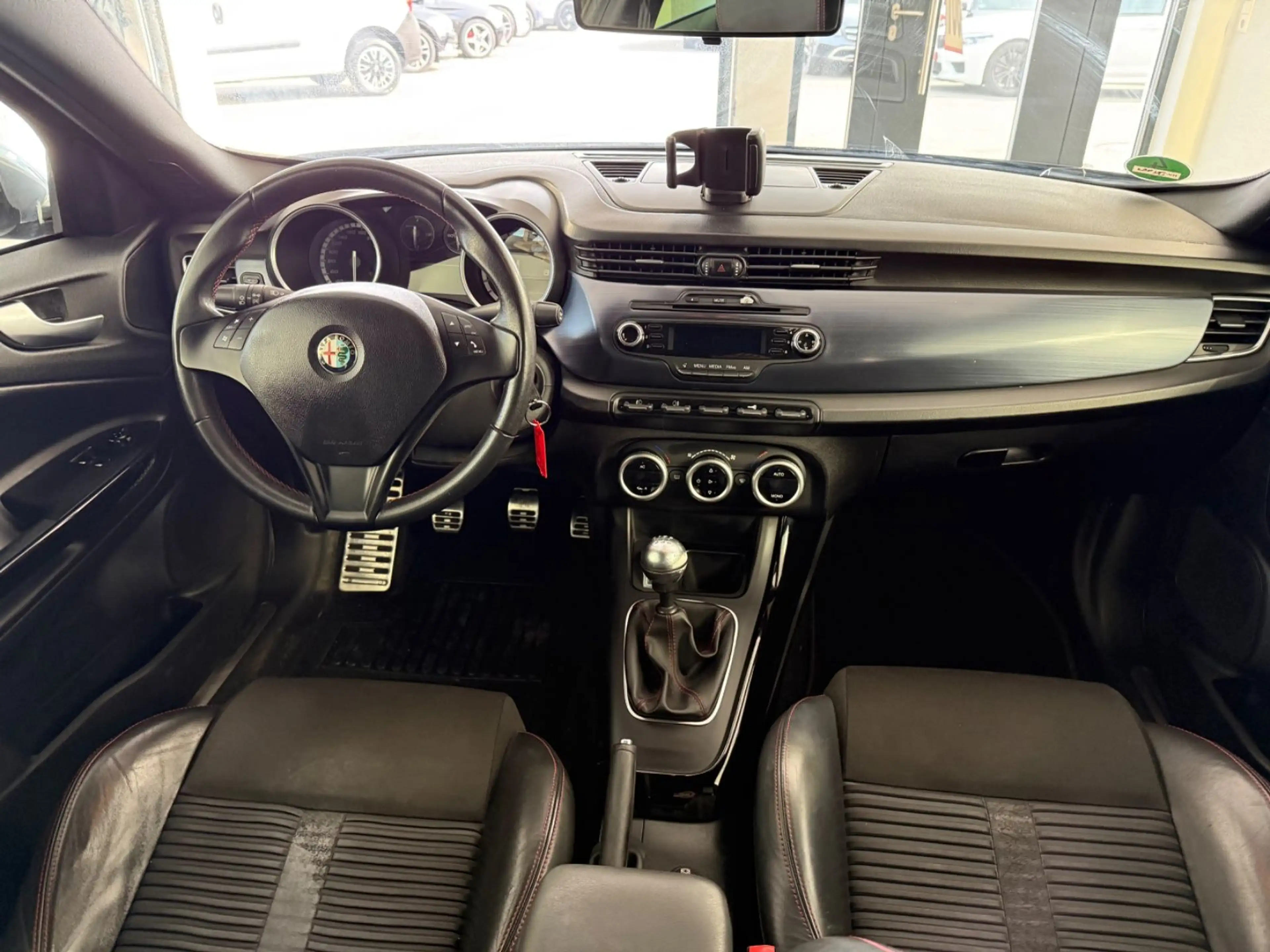 Alfa Romeo Giulietta Quadrifoglio Verde*SHZ*PDC*HU Neu — photo 12